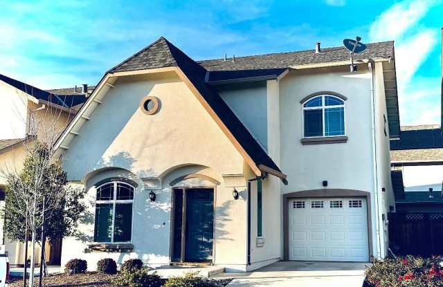 Charming 3-bedroom, 2.5-bath home in Hollister photos photos