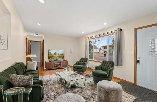 COZY, UPDATED 4 BD, 2 BA HOUSE WITH FENCED IN YARD AND DETACHED GARAGE photos photos