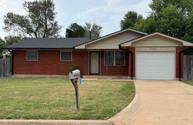 Remodeled in MacArthur School District! - 4702 Southeast Drexel Drive, Lawton, OK 73501
