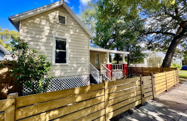 111 W Amelia Ave photos photos