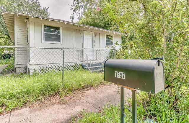 ***Coming Soon*** 3 Beds/ 1 Bath With Huge Backyard! Two Weeks Free!! - 1357 West 16th Street, Jacksonville, FL 32209
