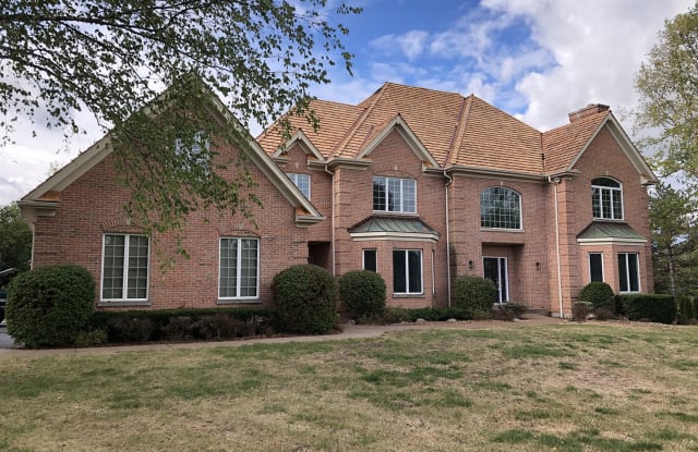 18 Stone Ridge Drive - 18 Stone Ridge Drive, South Barrington, IL 60010