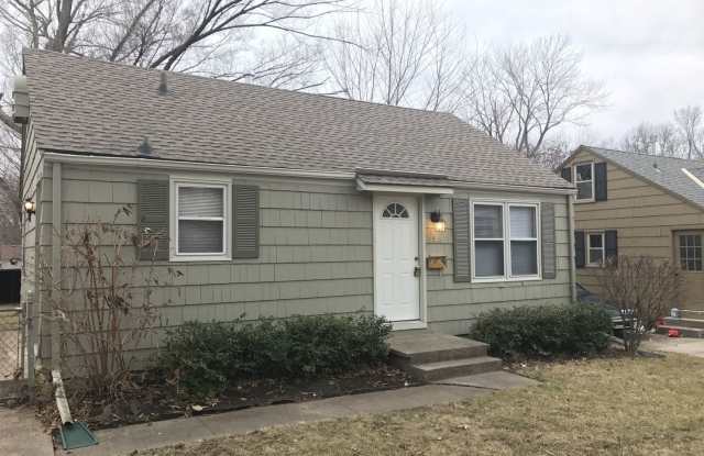 8146 Belleview Ave - 8146 Belleview Avenue, Kansas City, MO 64114