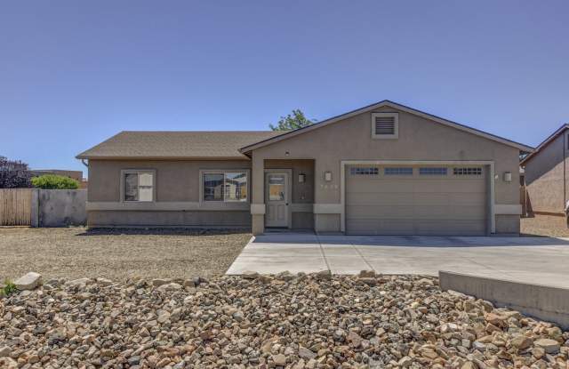 Pet Friendly 3 Bedroom, 2 Bath Home in Prescott Valley! photos photos