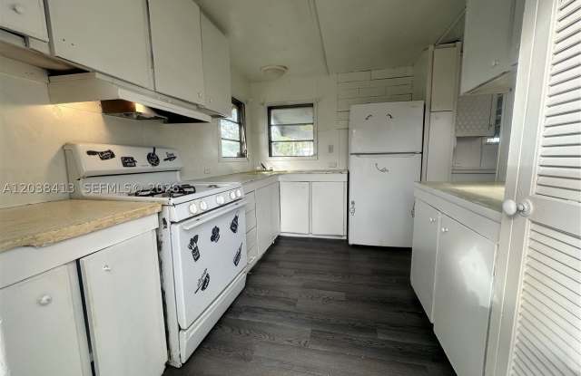 2961 Plumosa Ln Gallery 3