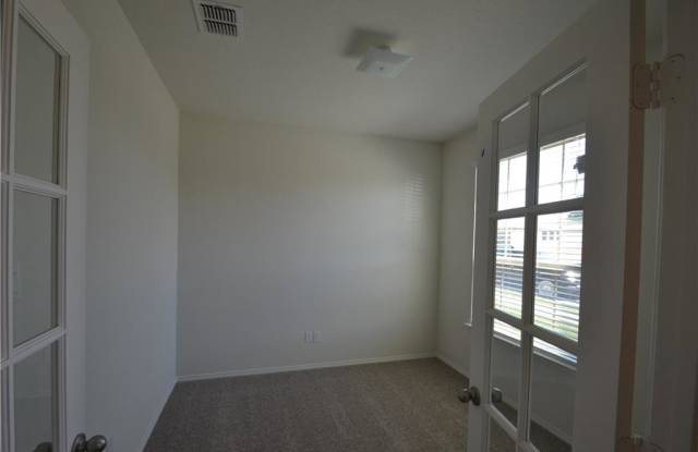 1370 Alamandine Avenue Gallery 2