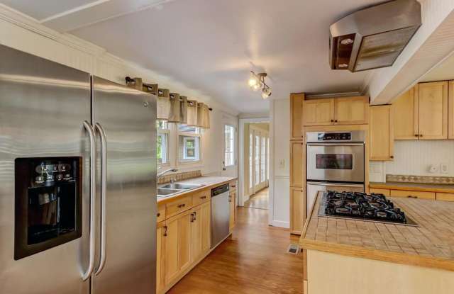 2635 Iroquois Avenue - 1 Gallery 4