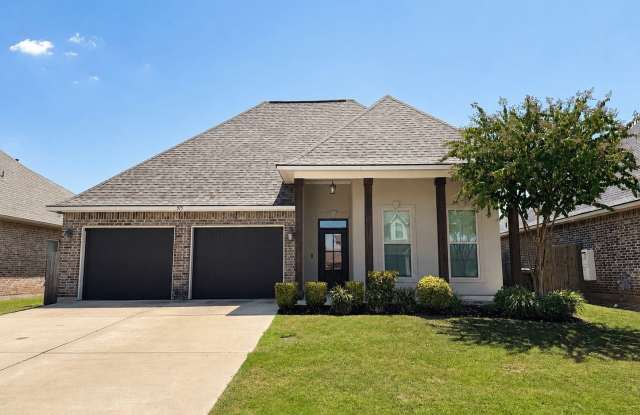 915 Hackberry Drive Gallery 1