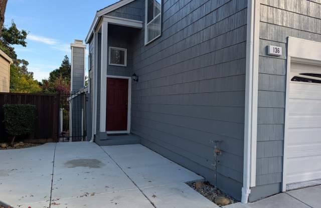 Nice 3 Bedroom/2 Bath Vallejo Home - Crystal Pointe Gallery 3