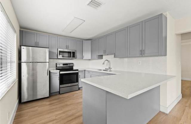 6121 SW 40th Ct # B - 6121 Southwest 40th Court, Miramar, FL 33023