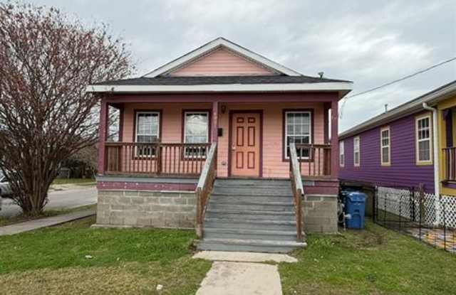 Single Family Home in Musician's Village photos photos