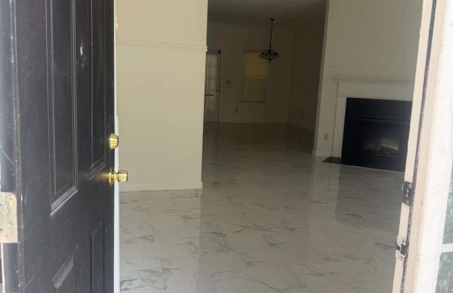 5090 Leeshire Trace Gallery 1