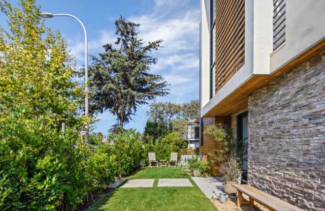 High-End Westside Rental *$1,000.00 Off First Month's Rent Move In Special!* Gallery 3