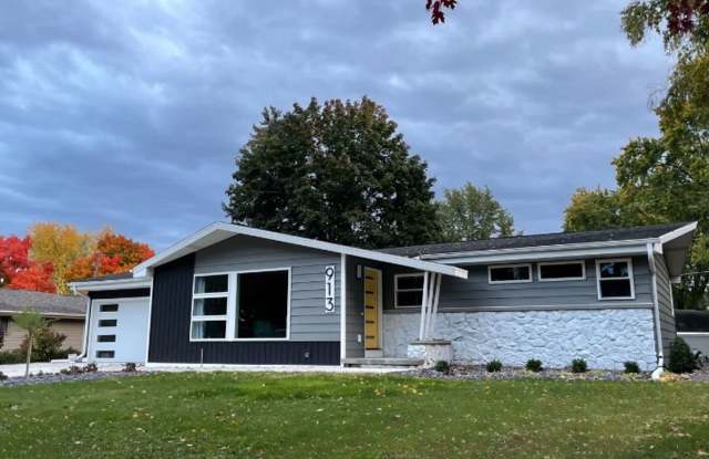 913 Morris Ave (STR) - 913 Morris Avenue, Ashwaubenon, WI 54304 913 Morris Ave (STR) - 913 Morris Avenue, Ashwaubenon, WI 54304