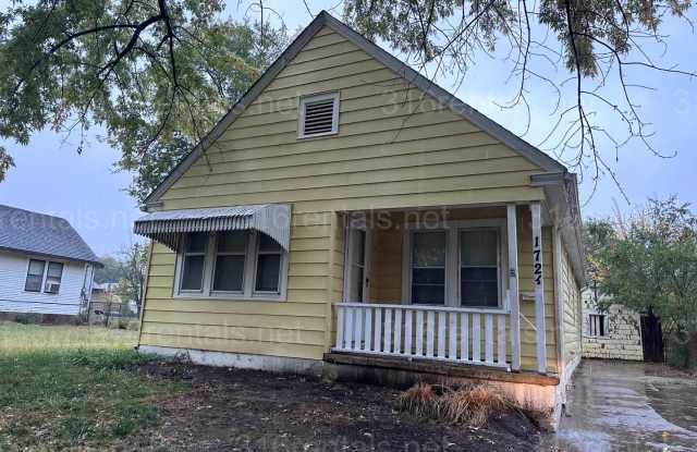 $1050 - 3 bedroom / 1 bathroom - Single Family Home photos photos