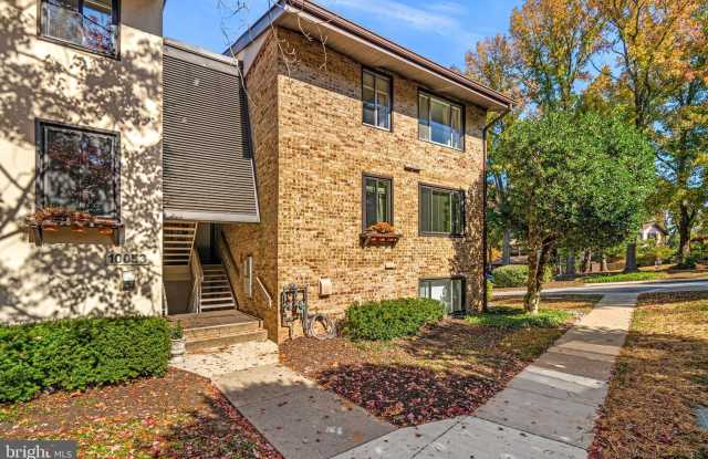 10053 WINDSTREAM Drive unit: 3 photos photos