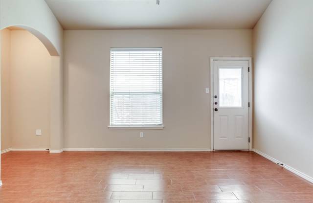 AVAILABLE NOW! Beautiful 3 Bedroom Townhome Located in Georgetown, TX! Gallery 4
