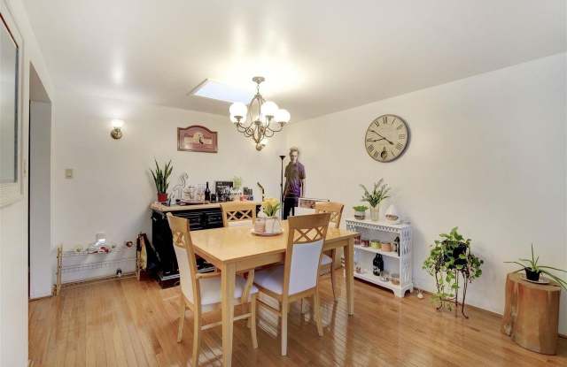 14 CHOPIN CT Gallery 2