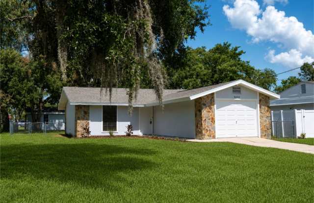 2 Bedroom, 1.5 Bathroom Home for Rent in Zephyrhills! photos photos
