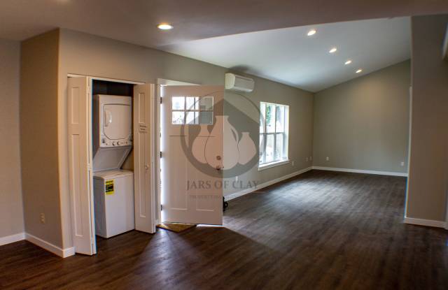 Spacious 1BR Stayton Duplex | Air Conditioning & Private Fenced Yard! Gallery 3