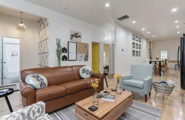 Room in 3 Bedroom Home at English Ave NW Gallery 3