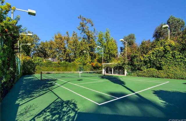 4553 Reseda Boulevard - 4553 Reseda Boulevard, Los Angeles, CA 91356