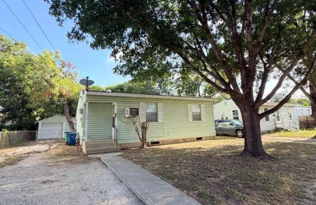 Harlandale 2 bedroom, 1 bath ready for move-in Gallery 1