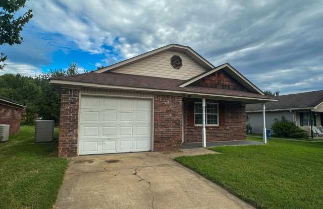 Come take a look at this 3-bedroom 2-bathroom home Gallery 2