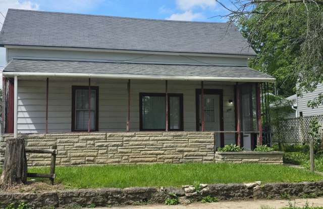 2 Bedroom/1 Bath - Spacious Fenced Yard! photos photos