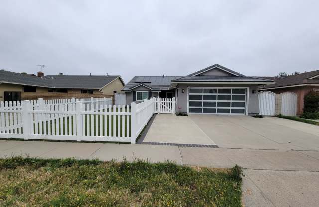 Rare 4 Bed, 2 Bath House photos photos