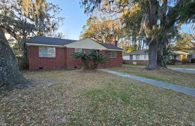 3 Bedroom, 2 bath w/ detached 1 bed/ 1 bath Mother in law suite. A MUST SEE!! photos photos