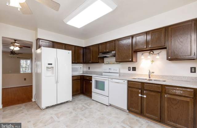 3951 ROSEBAY COURT Gallery 3