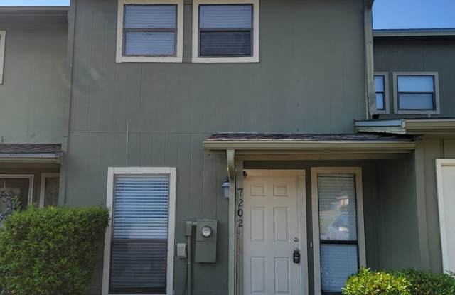 Convenient to NAS, Corry  Naval Hospital! - 7202 Lago Vista Court, Myrtle Grove, FL 32506