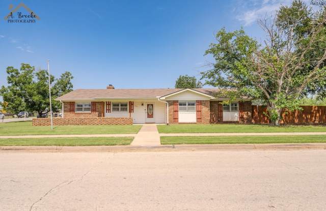 1901 TANGLEWOOD BOULEVARD photos photos
