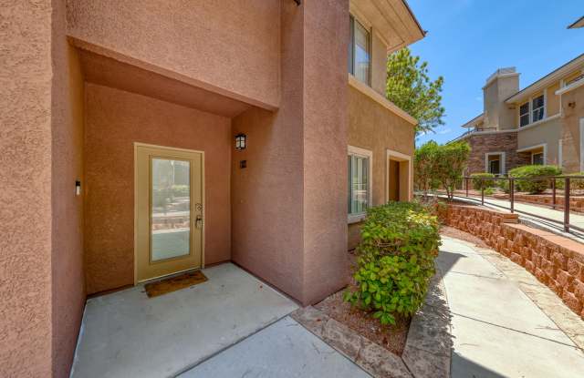 Beautiful Summerlin townhome, 3 bed, 2.5 bath, on 1st floor. photos photos