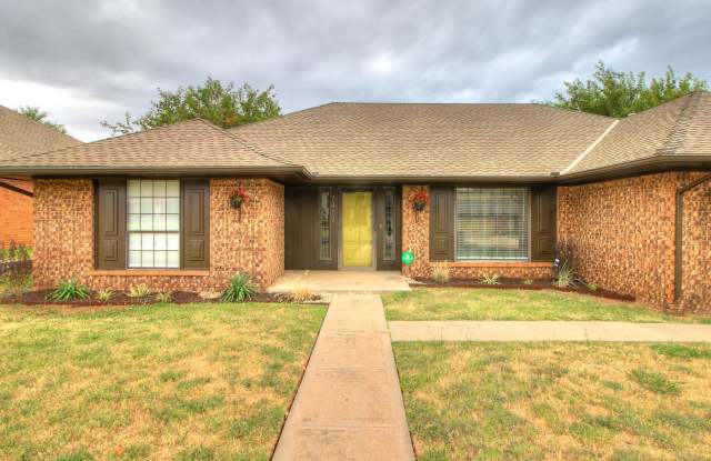 Large Corner Lot - 4 Bed/2.5 Bath + Study - 1 mile from PC North High School - 7417 Northwest 101st Street, Oklahoma City, OK 73162