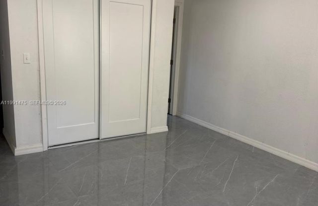 1946 NE 167th St photos photos