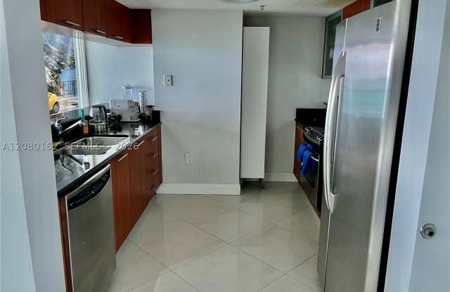 1800 N Bayshore Dr Gallery 4