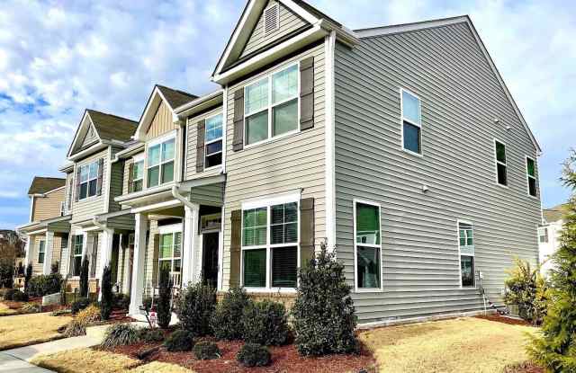 3 bed, 2 1/2 End Unit Townhome with Open Floor Plan and Fenced in Back Patio photos photos