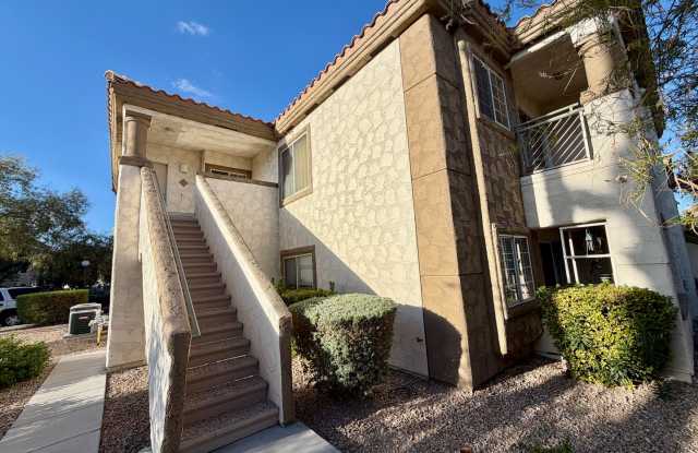 3 bedroom condo with 2 car garage Gallery 1