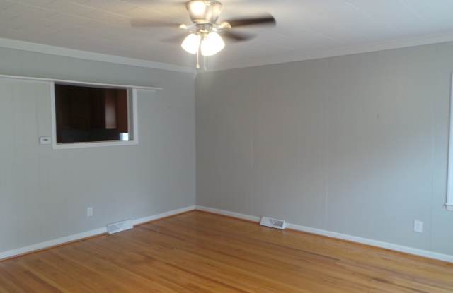 ~~~ Charming AND Convenient ~~~ Gallery 3