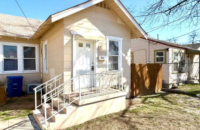 *COMING SOON* Charming 1-Bedroom Duplex With Laminate Flooring Throughout + Fenced Backyard photos photos *COMING SOON* Charming 1-Bedroom Duplex With Laminate Flooring Throughout + Fenced Backyard photos photos