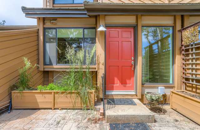 Gorgeous Wonderland Hills Townhome. Private Back Deck Accesses Open Space photos photos