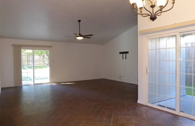 2503 Chinaberry Drive Gallery 2