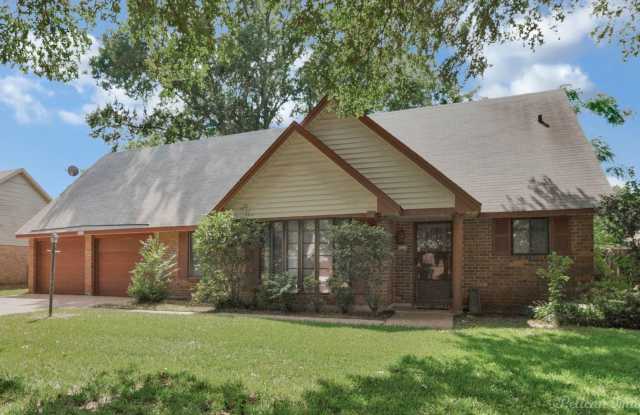 AULDS BROADMOOR TERRACE-NICE LARGE HOME - 6122 Burgundy Lane, Shreveport, LA 71105