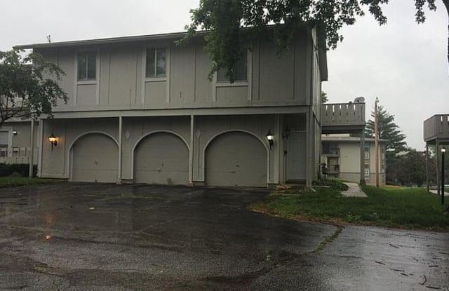 6022 E 127th St - 6022 East 127th Street, Grandview, MO 64030