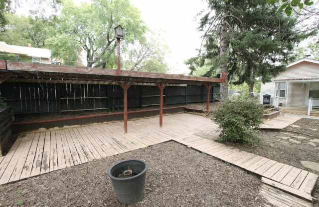 Unique 1+ bedroom home with Office and large fenced in yard! Gallery 4