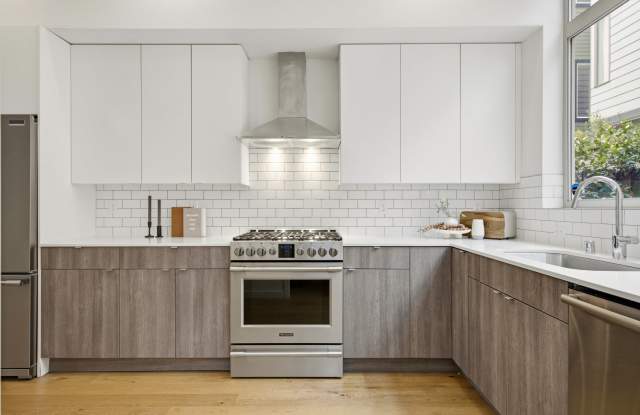 3043 21st Avenue West Gallery 1