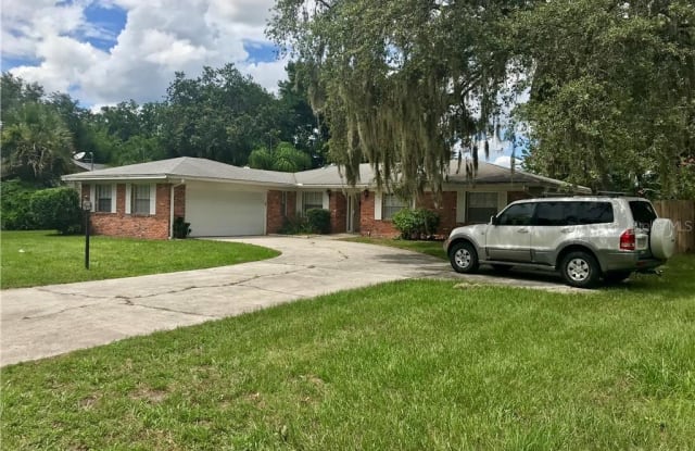 3513 HOLLIDAY AVENUE - 3513 Holliday Avenue, Forest City, FL 32703