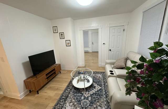 Elegant 2BR Apartment in South End Hartford photos photos